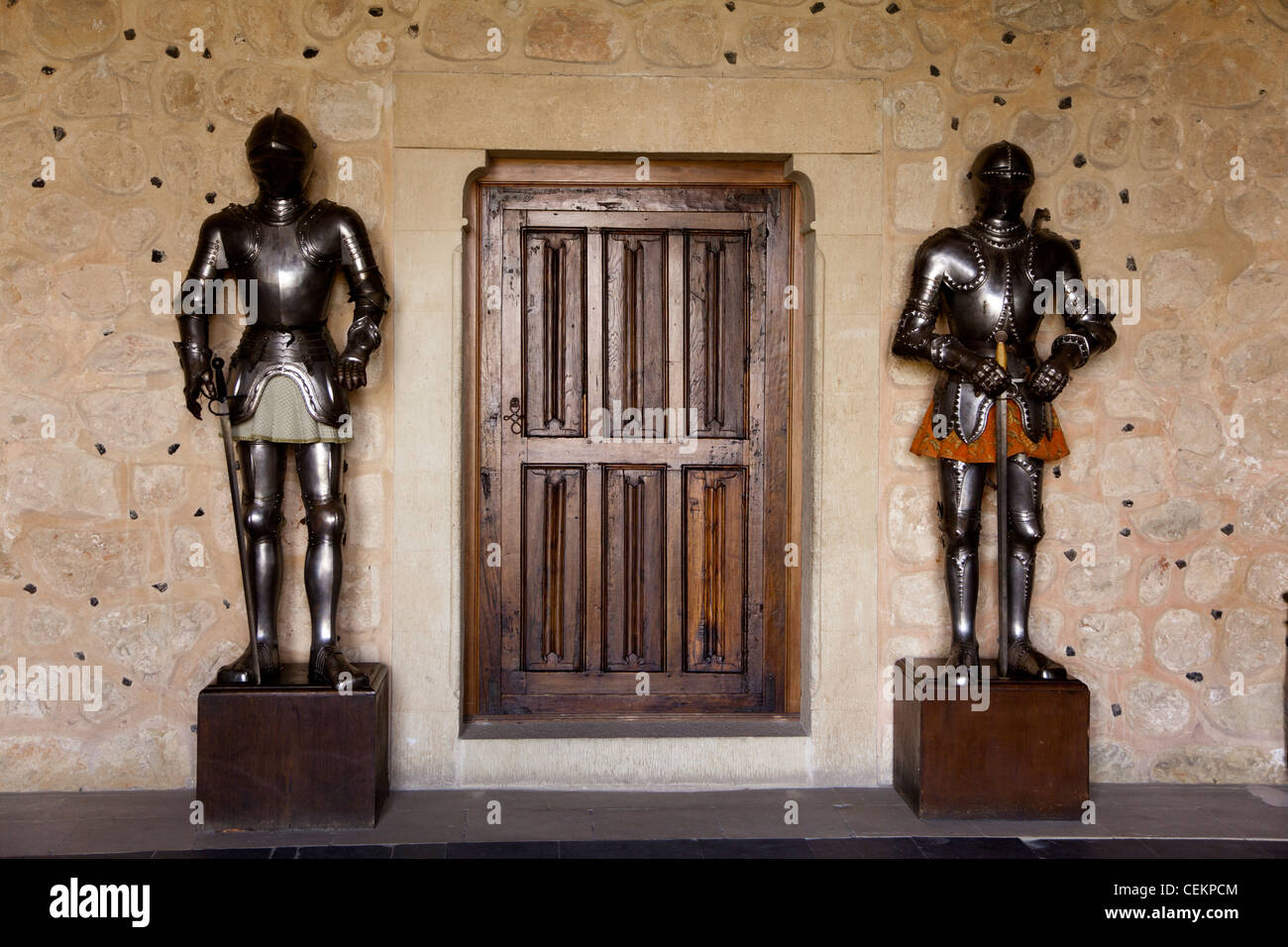 Spanien, Segovia, Alcazar, Armory Room, Ritter in Rüstung Statuen Stockfoto