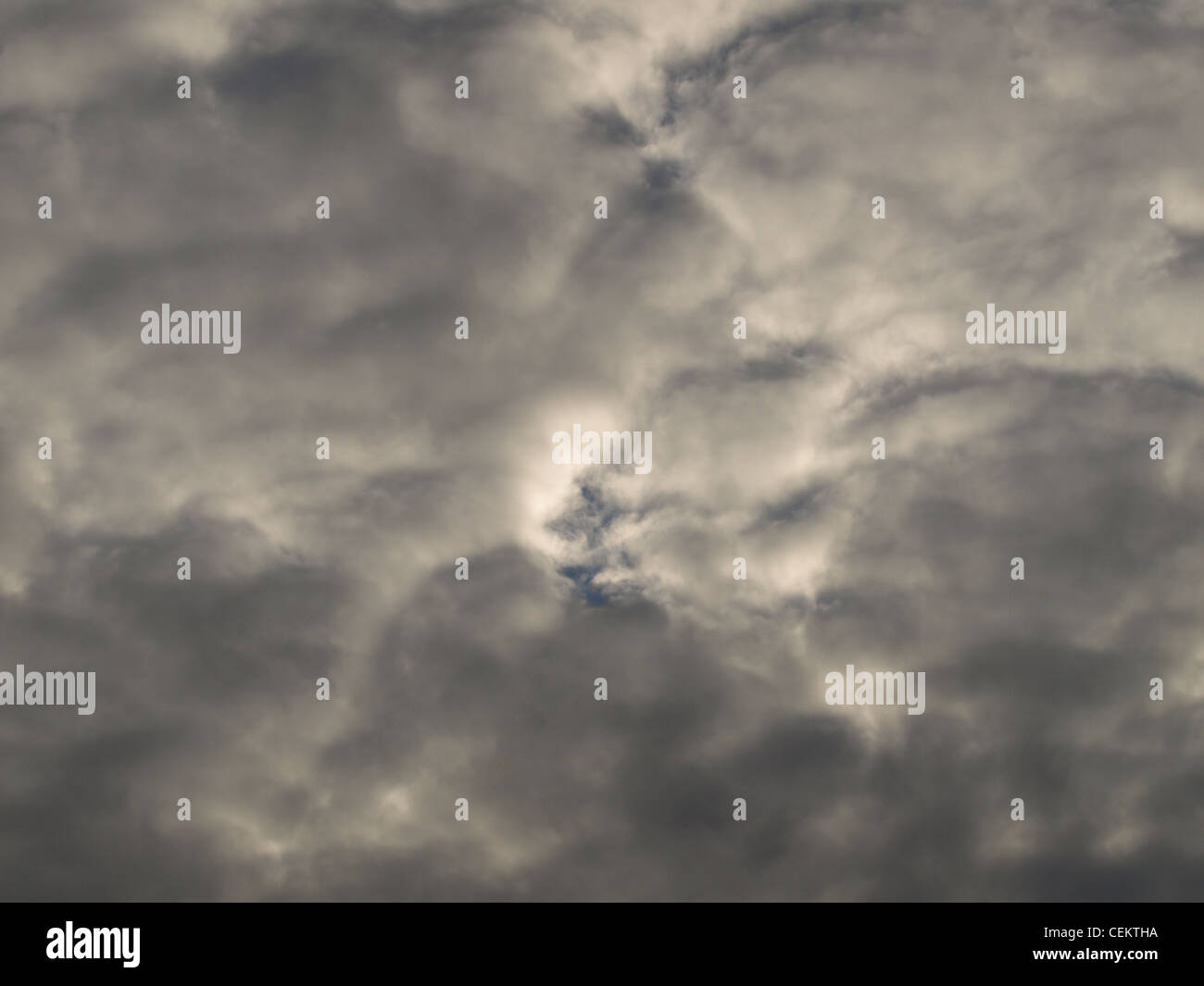 mystische Wolken grau / Graue Müstische Wolken Stockfoto