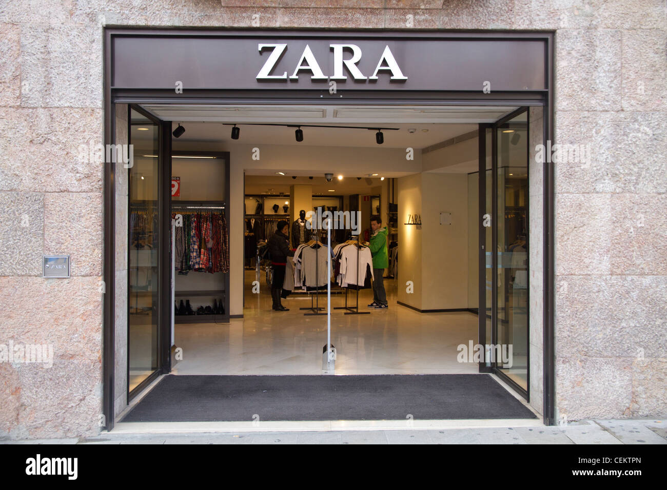 Zara speichern Shop Spanien Stockfotografie - Alamy