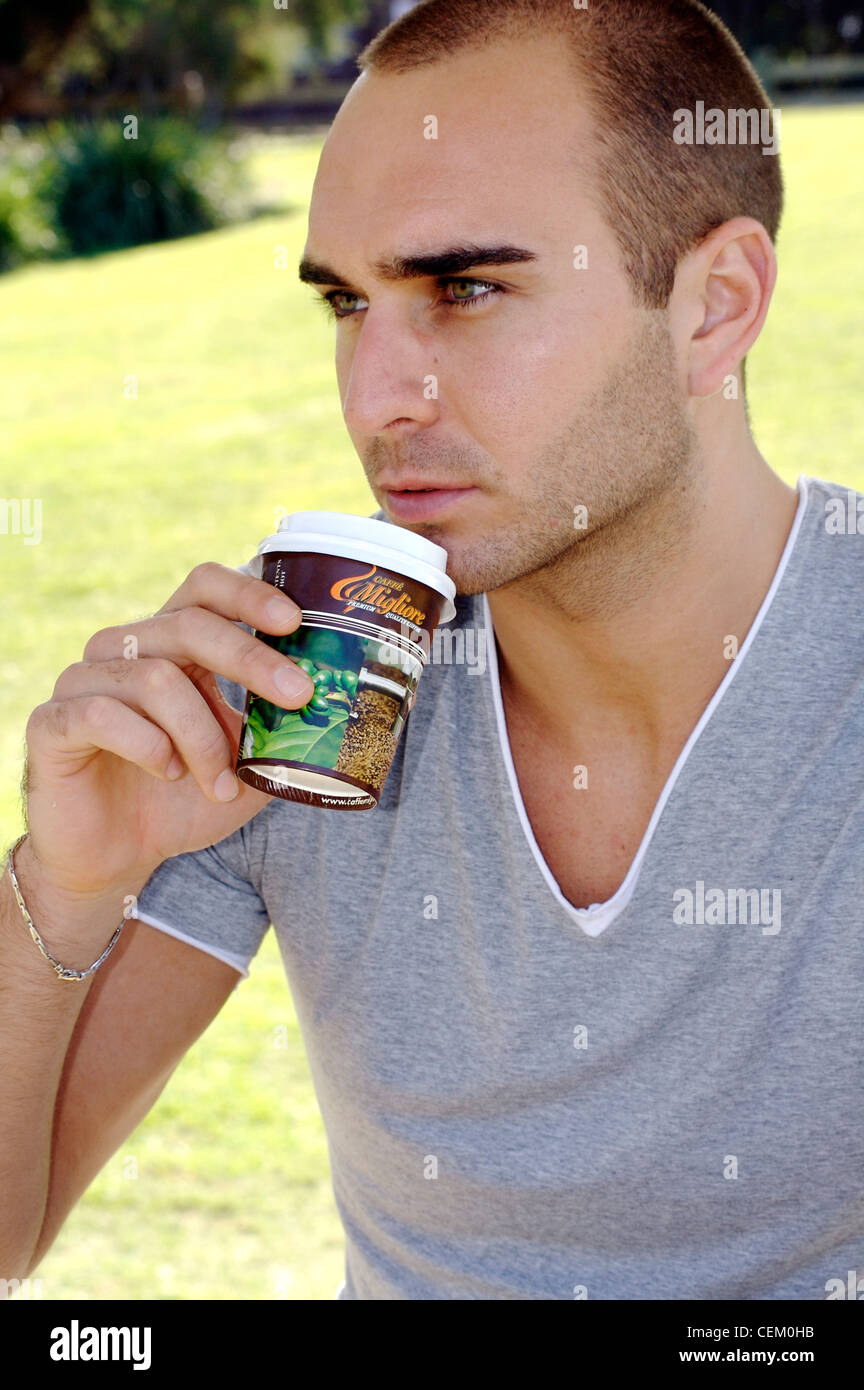 kurzen getrimmte brunette haare