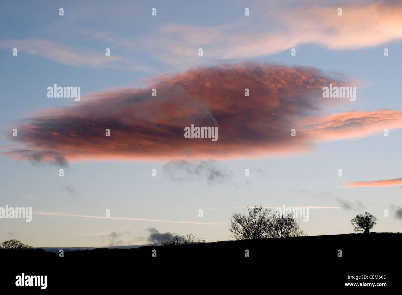Seltsame Wolken bekannt als linsenförmige Wolken (Lenticularis) "fliegende Untertasse Wolken", "Angelship Wolken", Wolken, cumulus Stockfoto