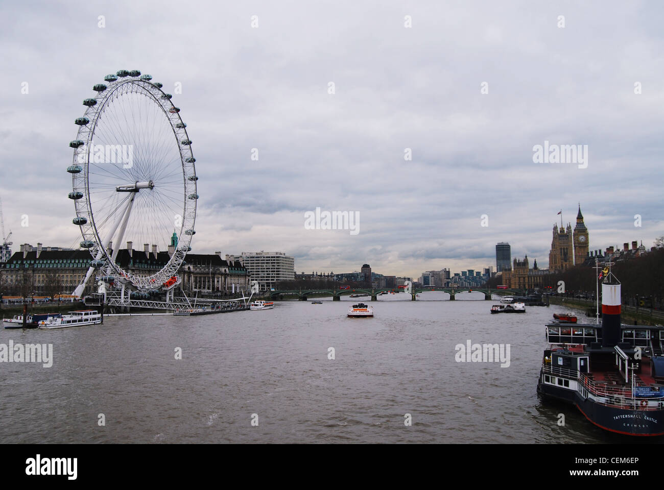 London Eye - Sightseeing London, Vereinigtes Königreich - beliebte touristische Lage - Riesenrad - am Themse Stockfoto