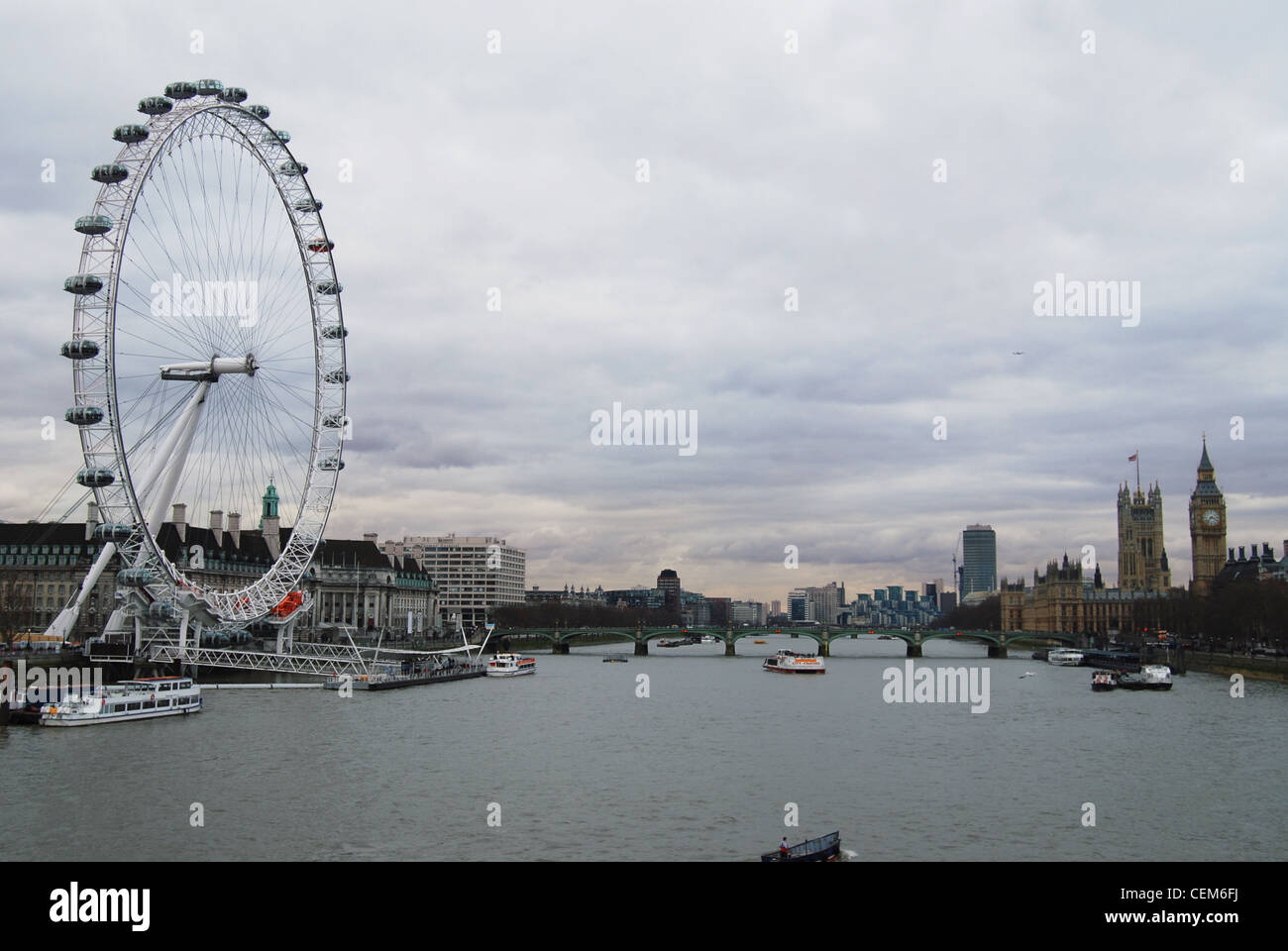 London Eye - Sightseeing London, Vereinigtes Königreich - beliebte touristische Lage - Riesenrad - am Themse Stockfoto