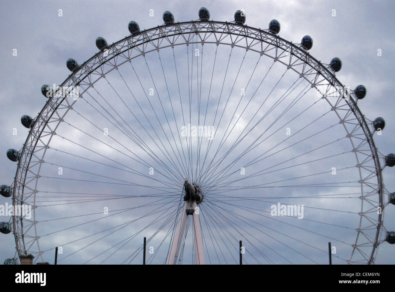 London Eye - Sightseeing London, Vereinigtes Königreich - beliebte touristische Lage - Riesenrad - am Themse Stockfoto