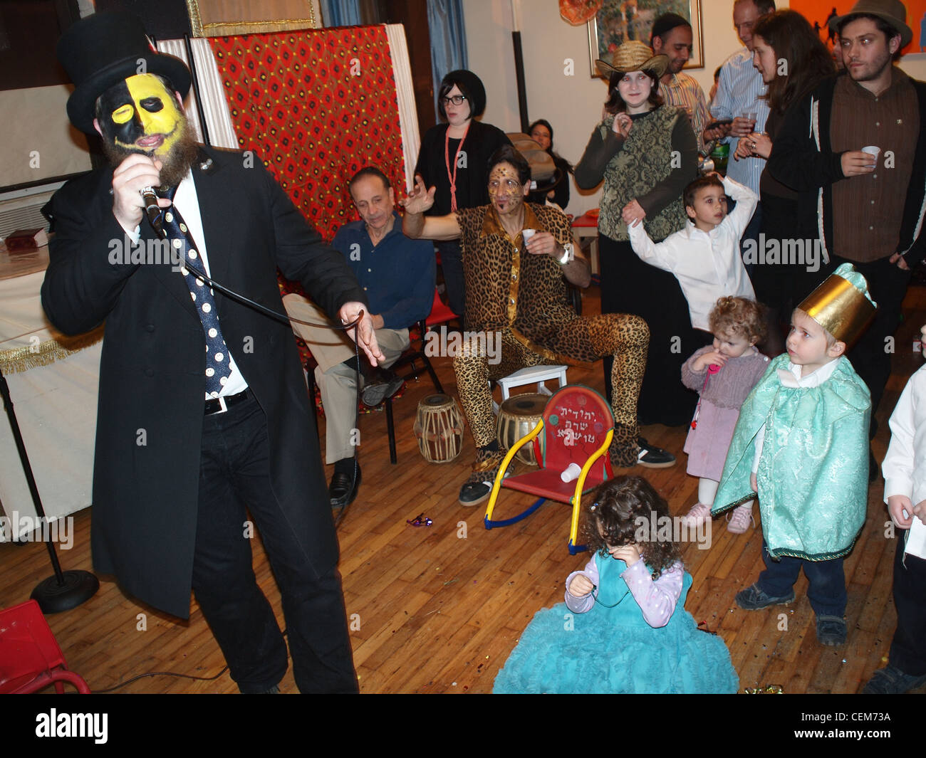 Chassidische Juden Chabad Lubavitch Zweig und deren Freunde feiern das Fest des Purim, Brooklyn, New York Stockfoto