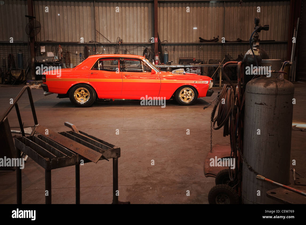 Simon Travaglinis stark modifizierte und kundenspezifische australische Ford XY Falcon zeigen und ziehen Sie Auto. Stockfoto