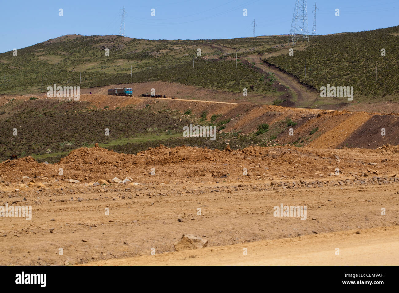 Autobahn und Straße Neubau, Bale Mountains, Äthiopien. Bereitstellung von China bedeutet, einfacheren Zugang für Fahrzeugverkehr zu bauen. Stockfoto