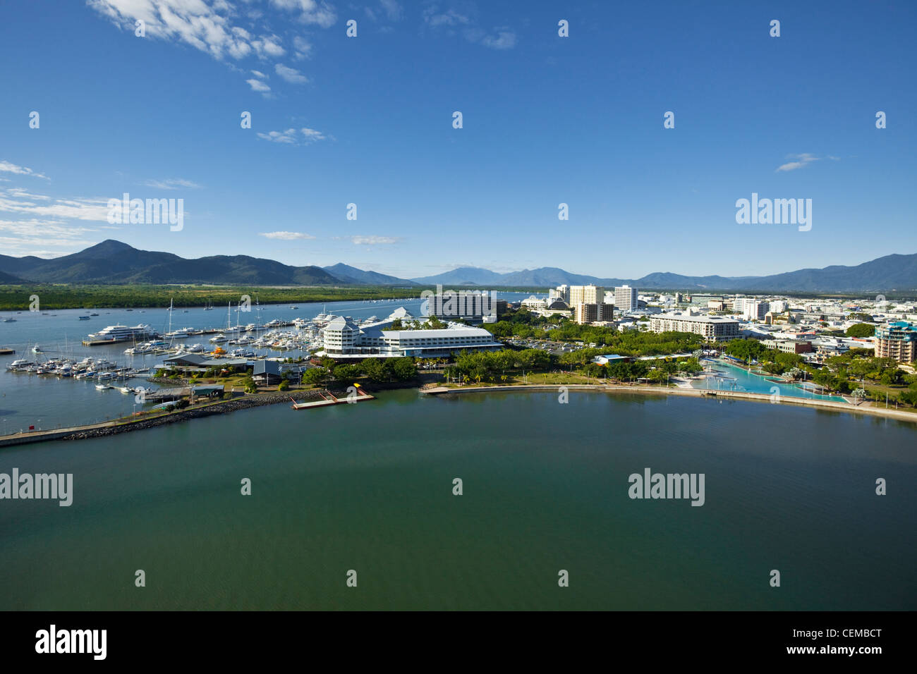 Blick auf Hafen und Stadt Skyline. Cairns, Queensland, Australien Stockfoto