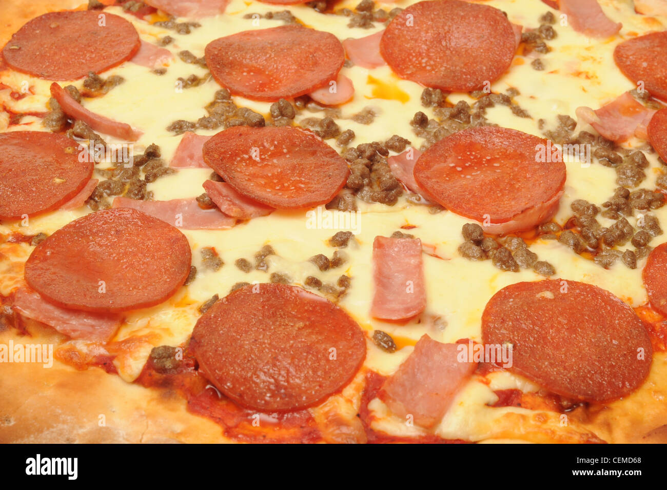 Peperoni Pizza topping Stockfoto