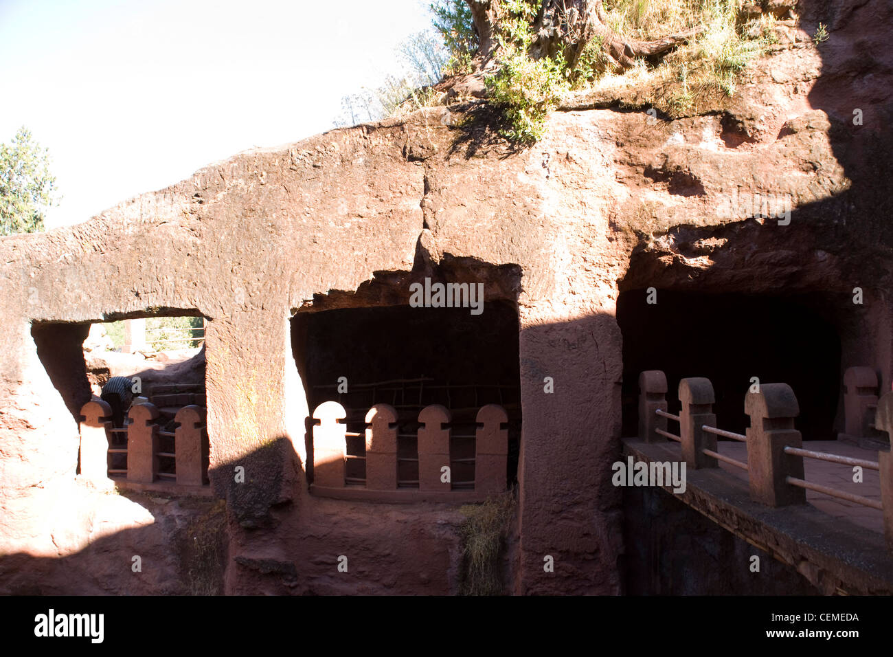 Eingang zum Haus von Gabriel und Rafael, einer der süd-östlichen Gruppe der gehauene Felsenkirchen von Lalibela in Äthiopien Stockfoto