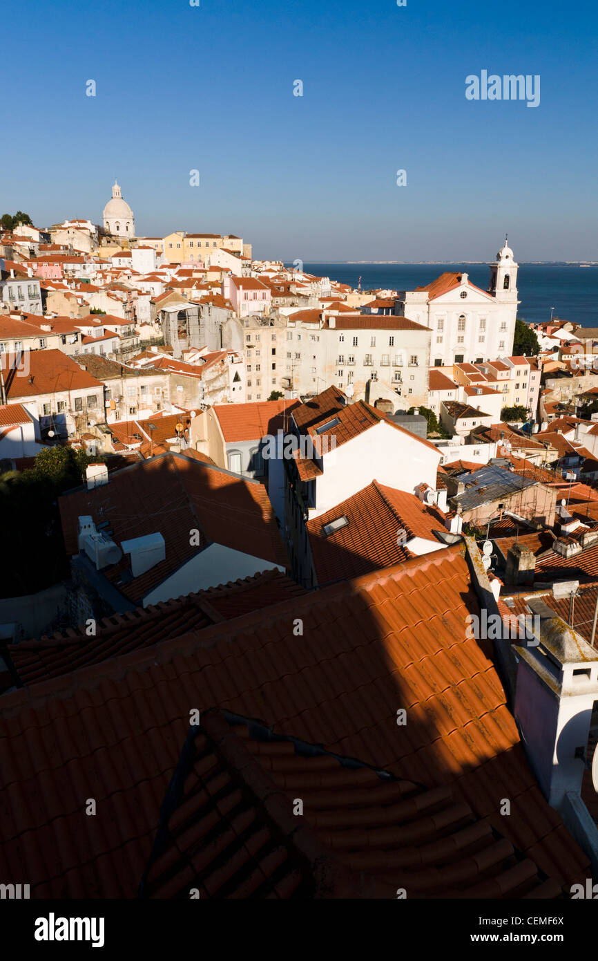 Blick auf maurische Altstadt Alfama. Lissabon, Portugal. Stockfoto