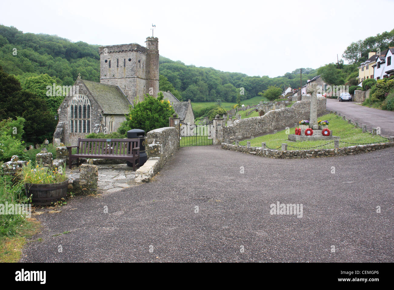 St Winifreds Church, Brandscombe, Devon, Pfarrkirche, Dorfkirche, South Devon Dorf, Morgennebel Rollen aus dem Meer, quai Stockfoto
