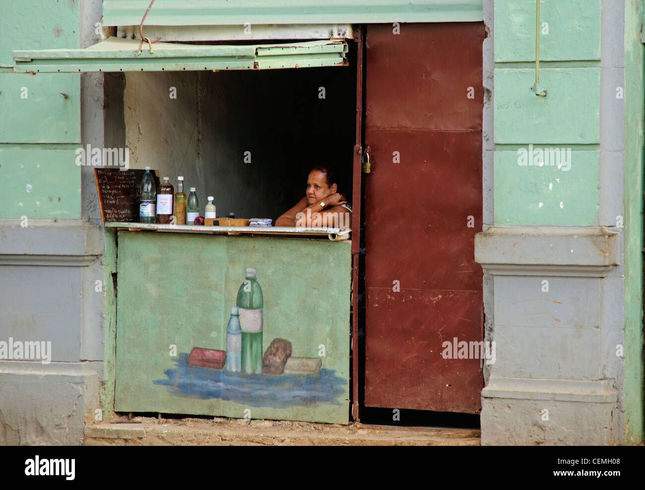 Self-made-Shop und Frau in der Stadt Havanna, Kuba Stockfoto