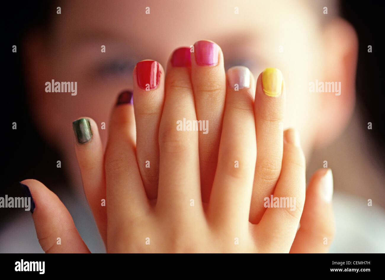Mehrfarbige nägel -Fotos und -Bildmaterial in hoher Auflösung – Alamy