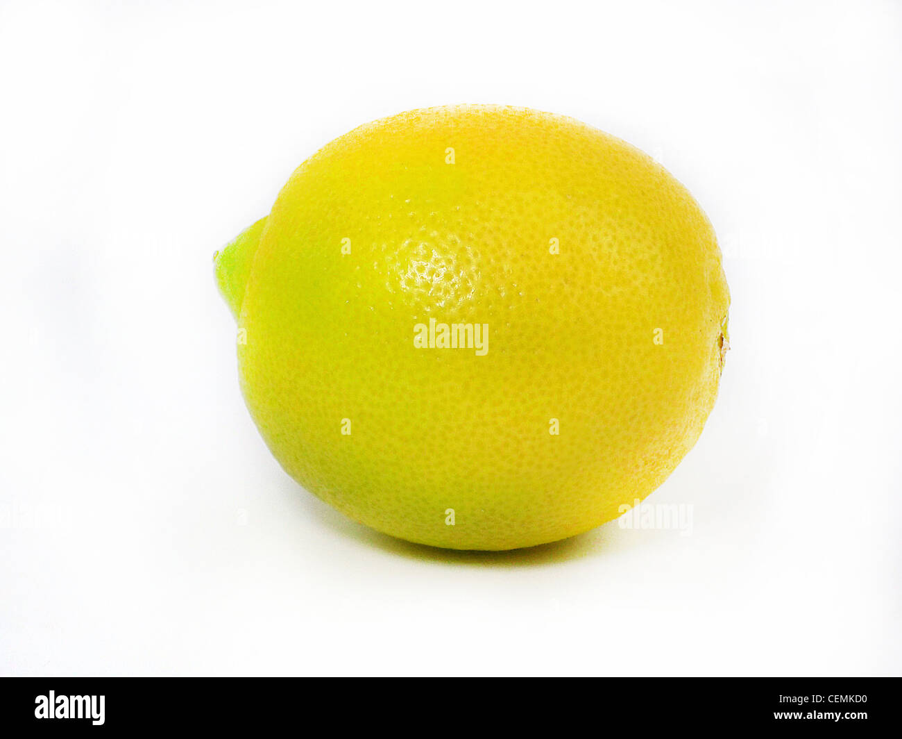 Frische Zitronen isoliert auf weiß. Stockfoto
