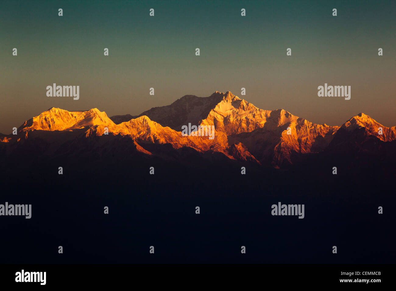 Indien, Westbengalen, Darjeeling, snow capped Gipfel des Kangchendzönga im Morgengrauen von Tiger Hill Stockfoto