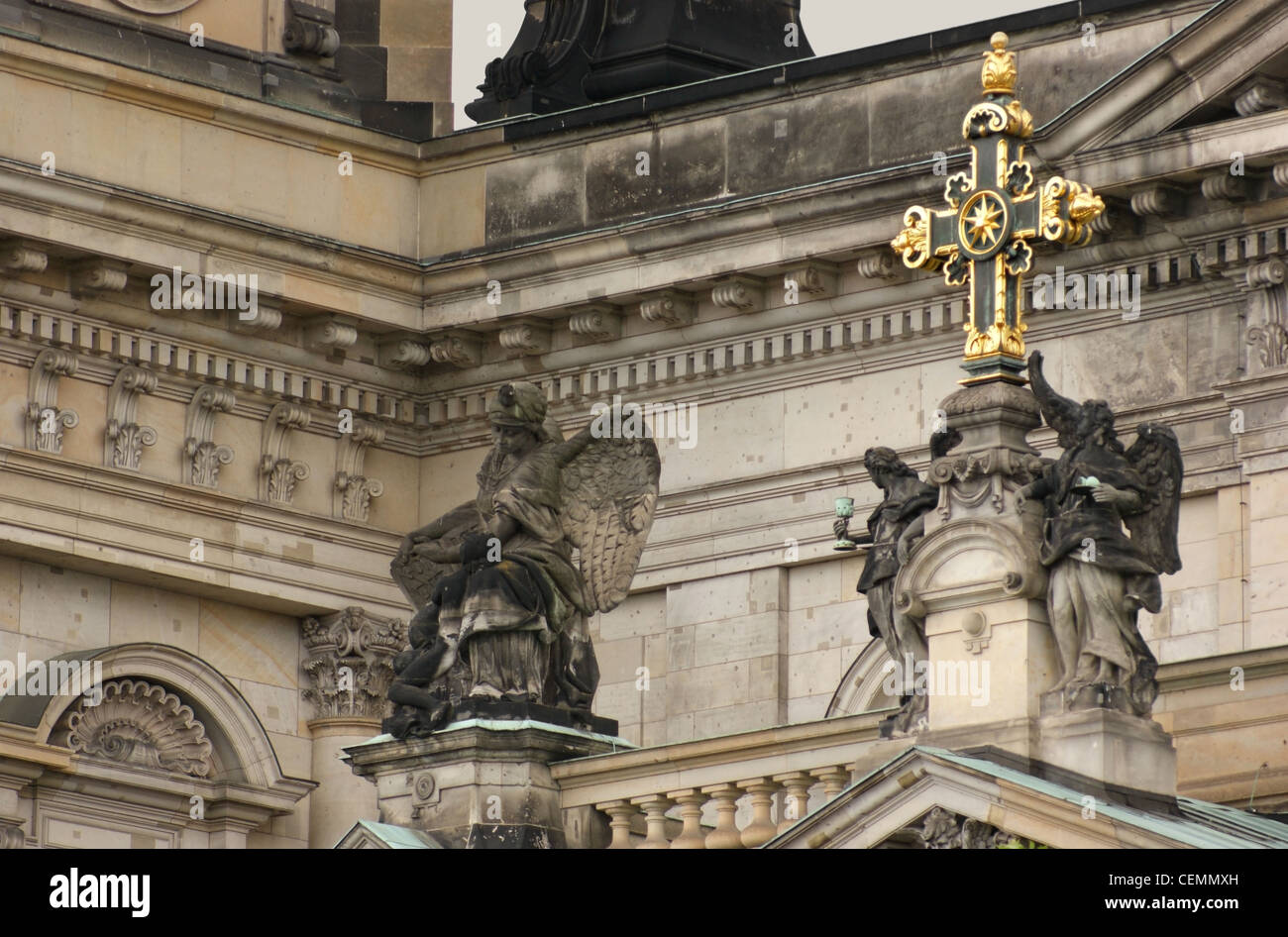 architektonisches Detail der Kathedrale in Berlin (Deutschland), einschließlich Skulpturen und Figuren Stockfoto