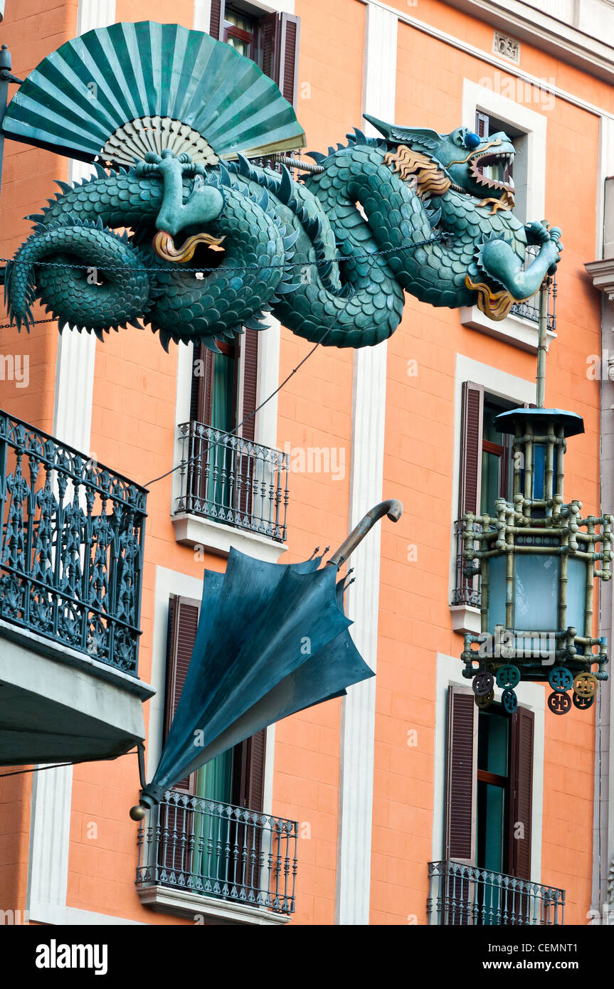 Chinesischer Drache, Casa Bruno Quadros, Las Ramblas, Barcelona, Katalonien, Spanien Stockfoto