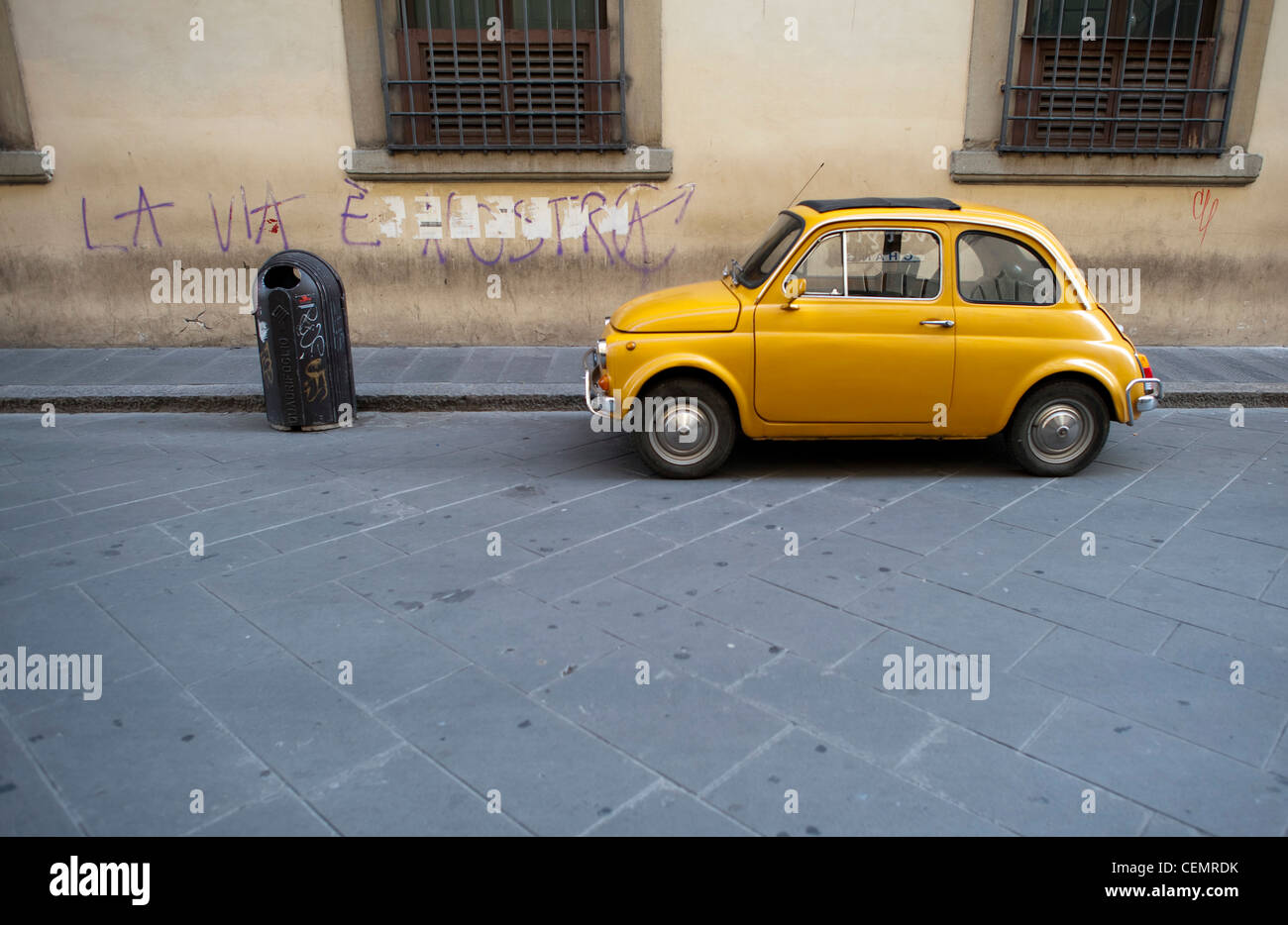 Alten Stil Fiat 500 - in Florenz Italien Stockfoto