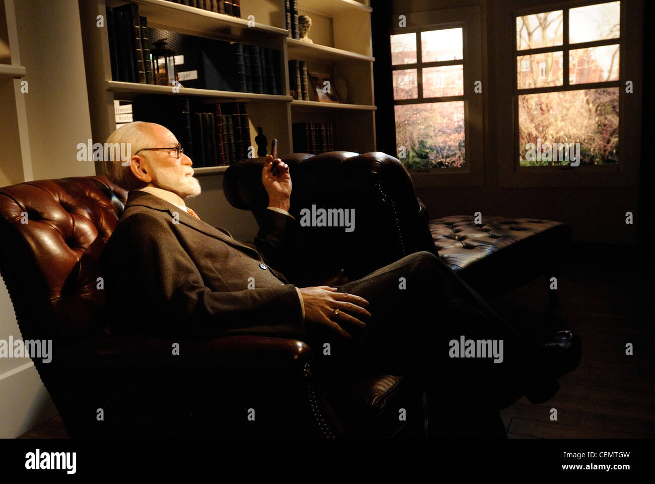 Sigmund Freud als eine Wachsfigur in Madame Tussauds Wachsfigurenkabinett, Unter Den Linden 74, Berlin, Deutschland, Europa Stockfoto