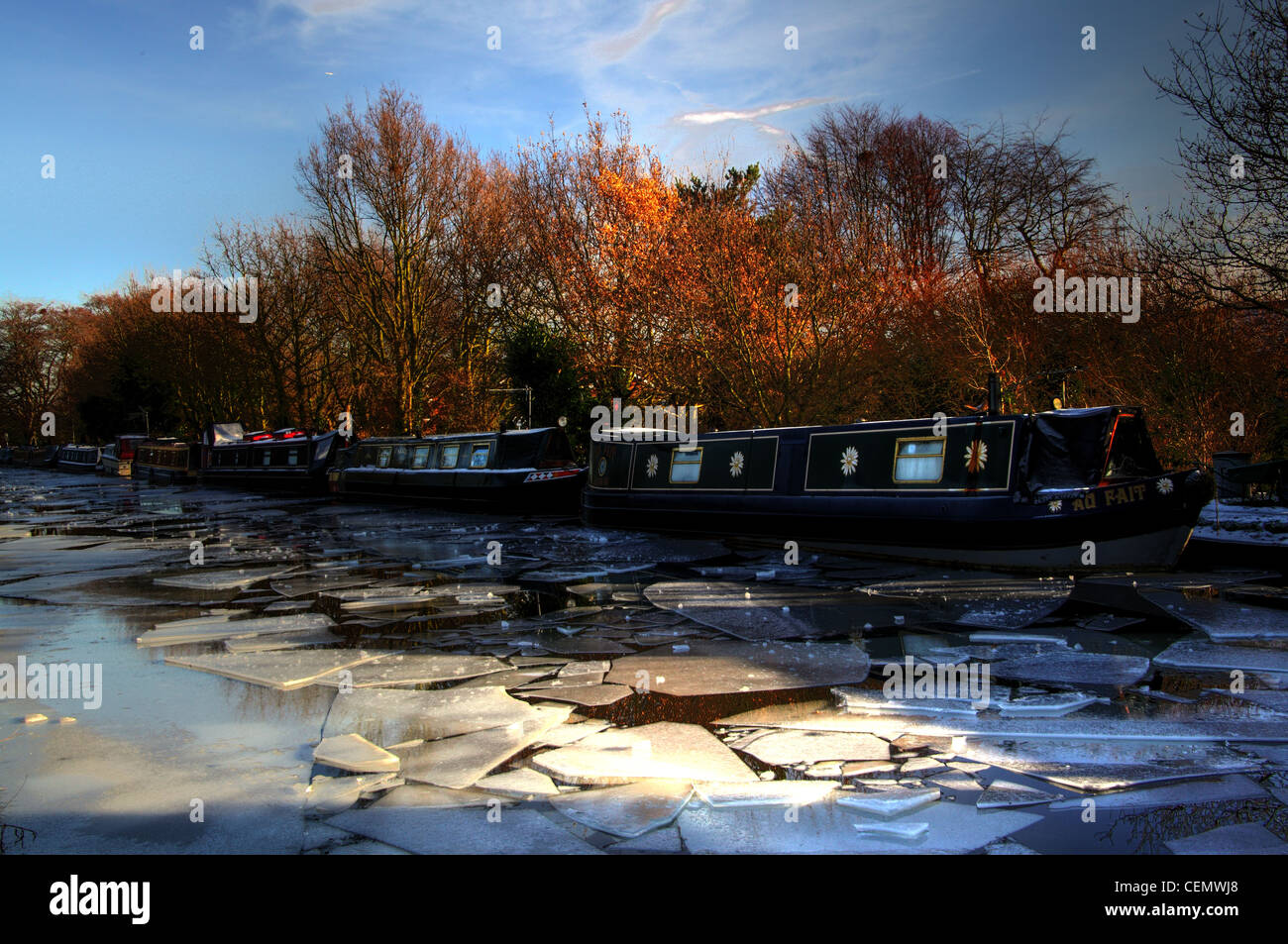 Canal Boat vereiste in Weaste Lane Grappenhall, South Warrington Cheshire England. Winter auf dem Bridgewater-Kanal Stockfoto
