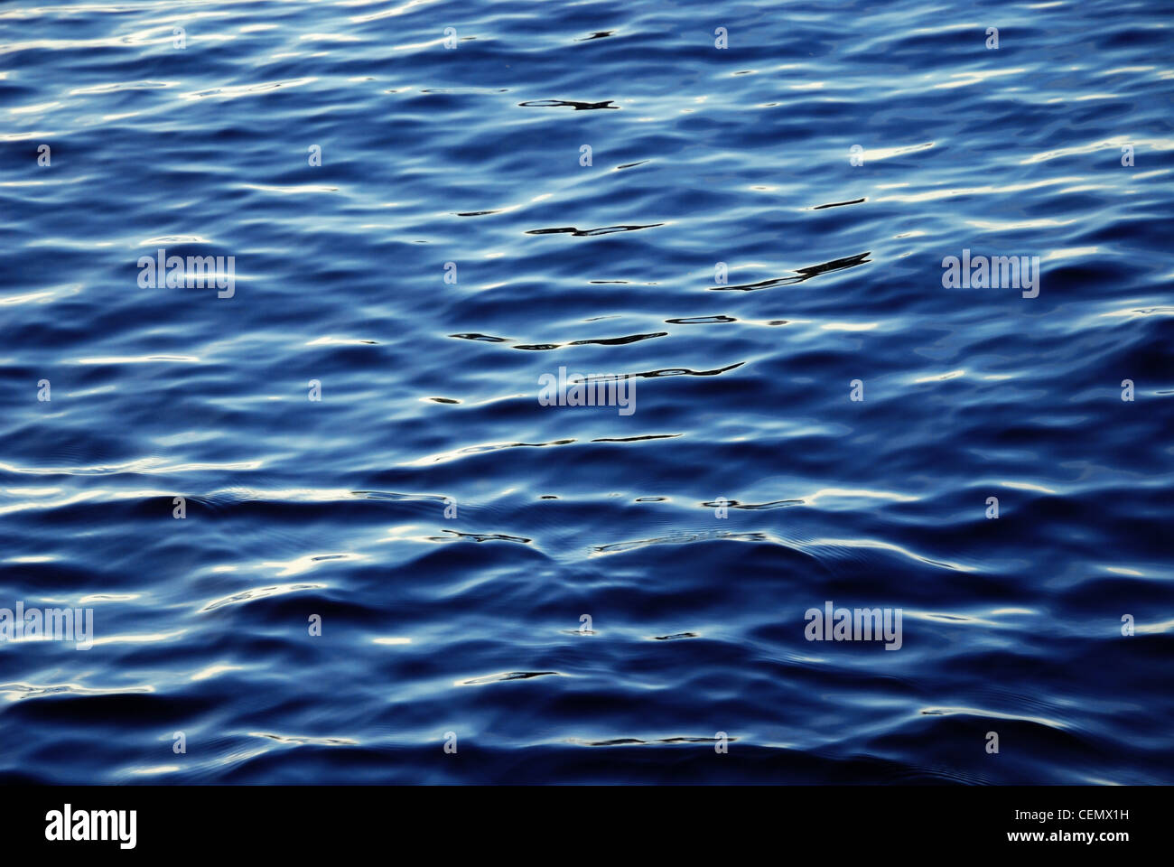 Blaue Wellen. Stockfoto