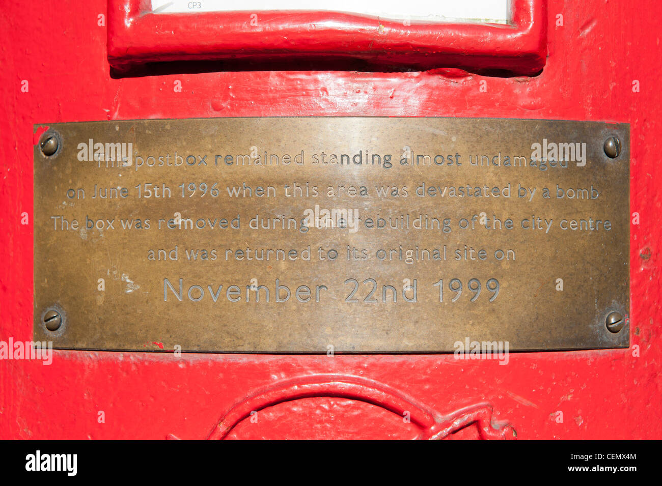 Dieser Beitrag / Säule / Briefkasten auf Corporation Street, Manchester blieb stehen nach IRA Bombe im Jahr 1996. Stockfoto