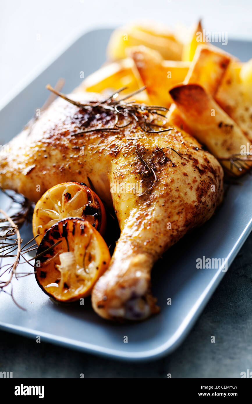 Huhn mit Pommes frites Stockfoto