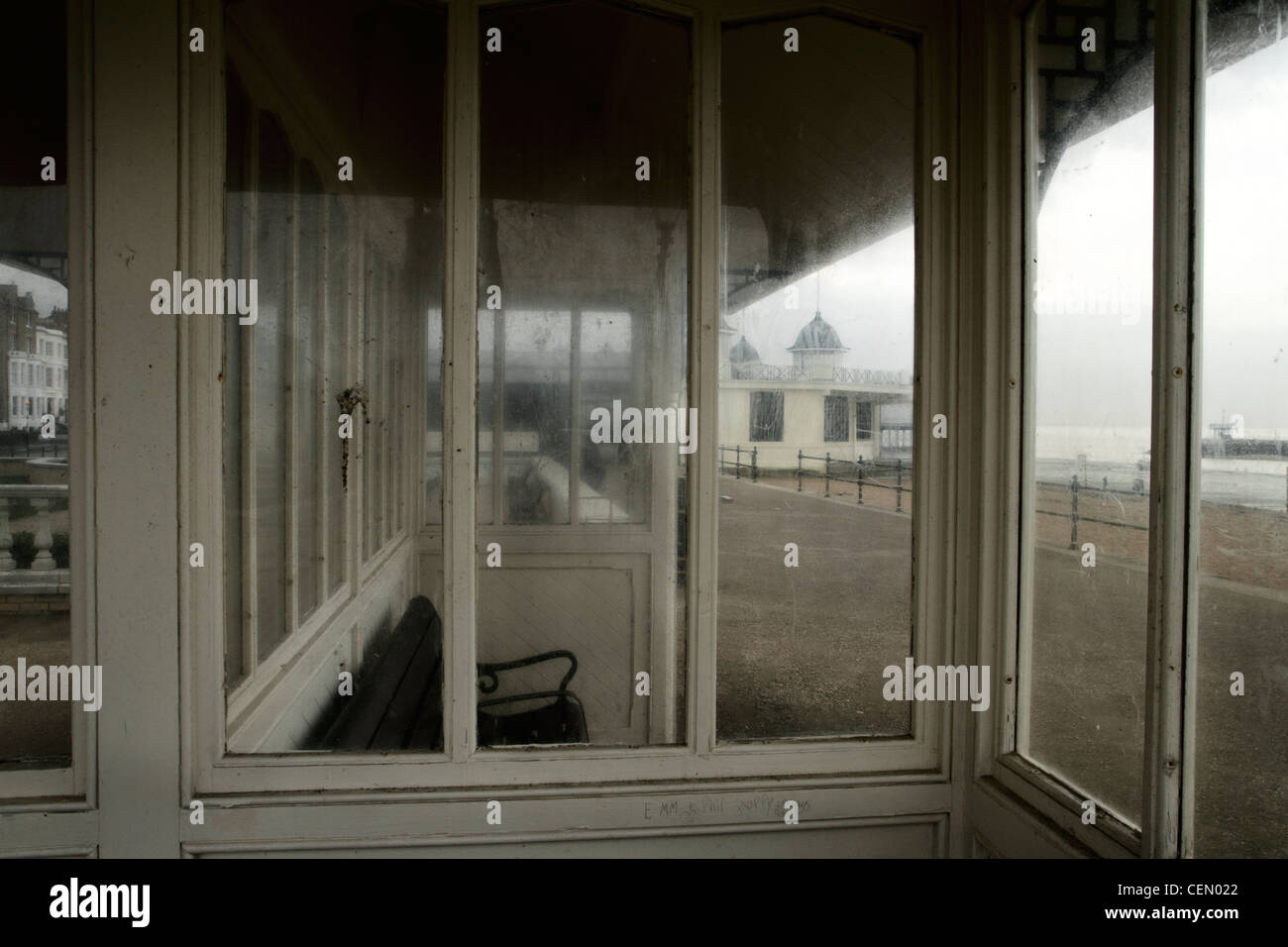 Direkt am Meer-Shelter auf Esplanade, Herne Bay, Kent, UK Stockfoto