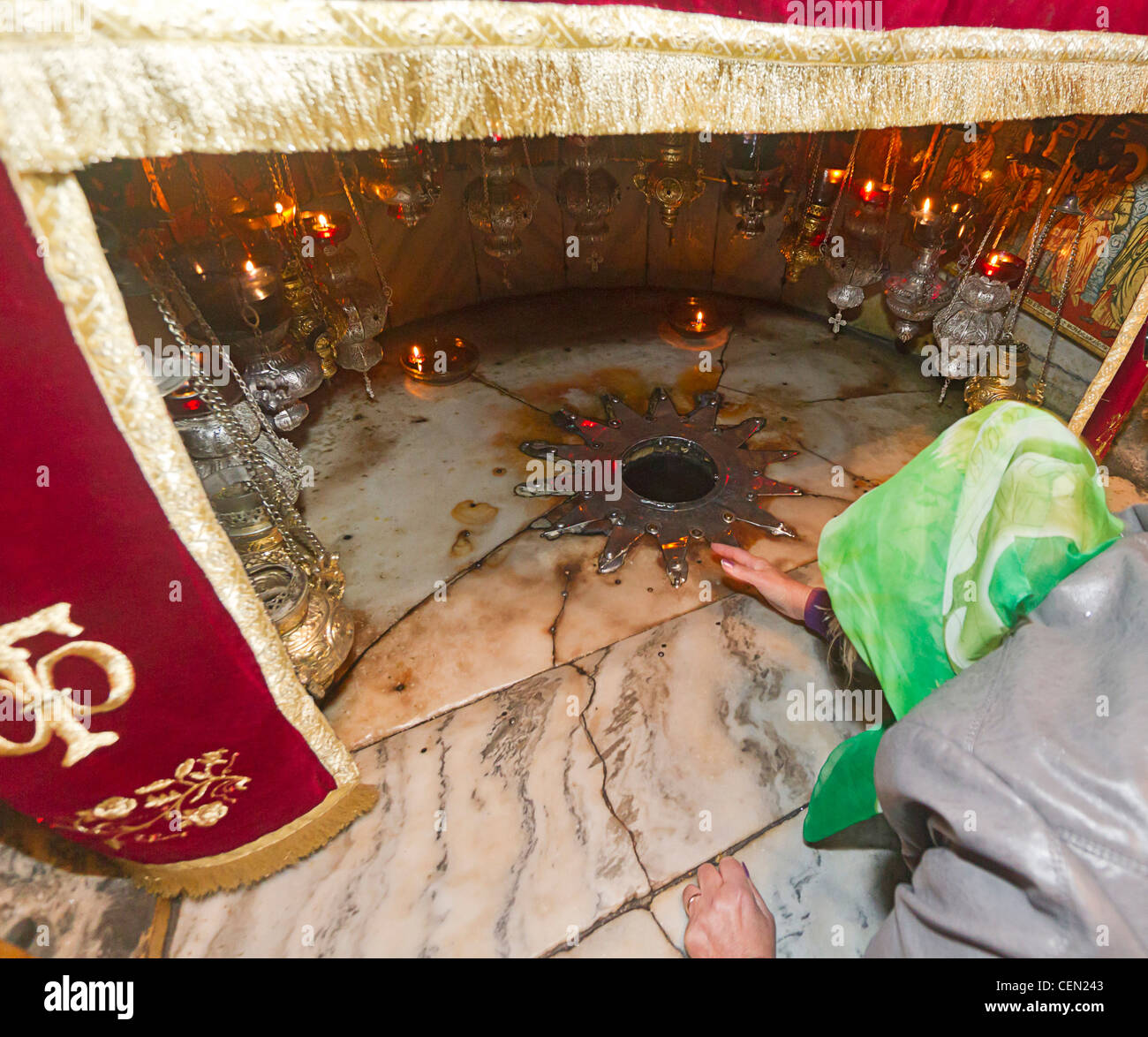 Die Geburtsgrotte in der Geburtskirche Bethlehem, angenommen, wo Jesus Christus geboren wurde. Stockfoto
