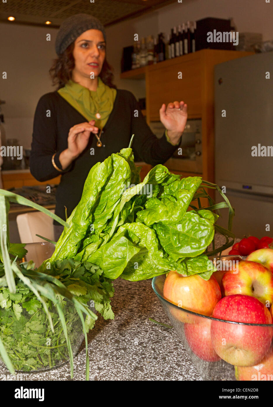 Starkoch Tali Friedman führt Koch Klinik in Mahane Yehuda Markt, Jerusalem, Israel. Stockfoto