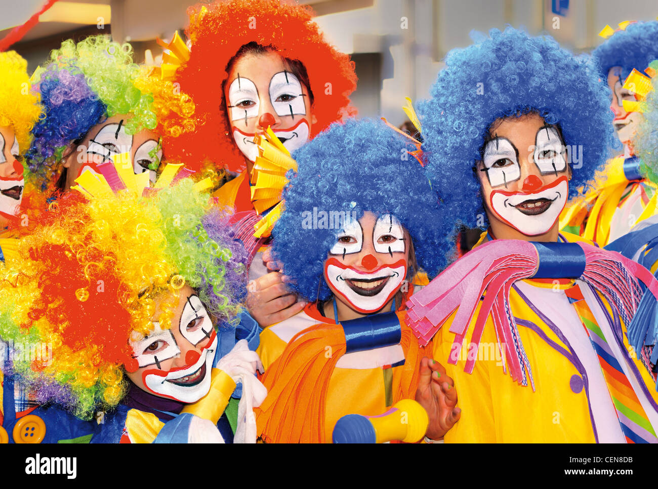 Portugal, Algarve: Kinder einer Clown´s Gruppe während der Karneval von Loulé Stockfoto