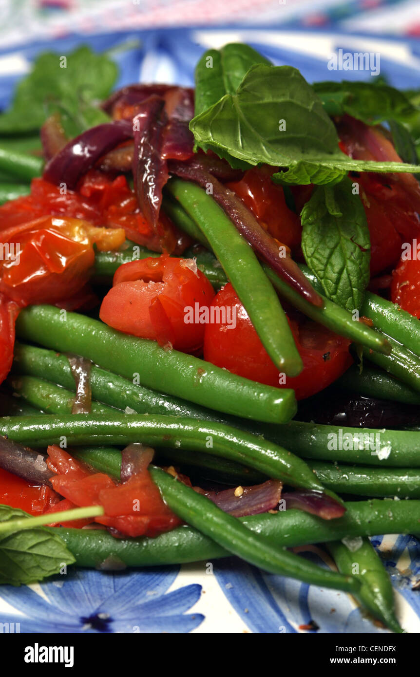 S, CHERRY-Tomaten, Chili und RED ONION, australischen CHEF BILL GRANGER kocht, LONDON W dient betrachten dies als einen warmen Salat, Stockfoto