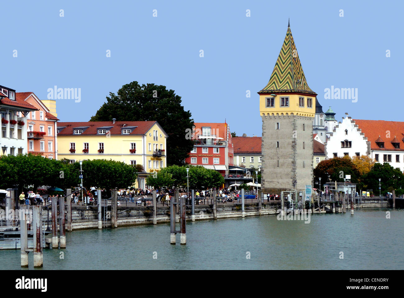 Hafen von Lindau im Bodensee mit Mang Turm. Stockfoto