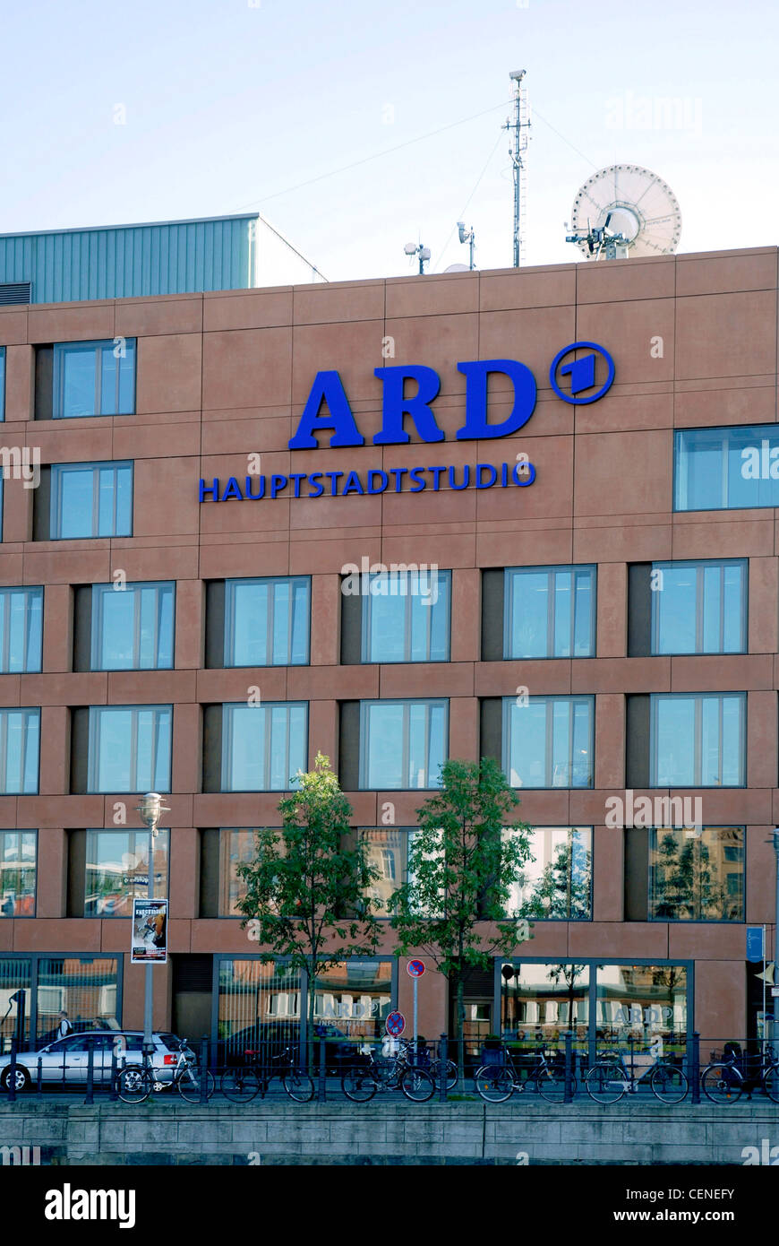 Hauptstadt-Studio des Teams der deutschen Rundfunkanstalten ARD am Reichstagsufer in Berlin. Stockfoto