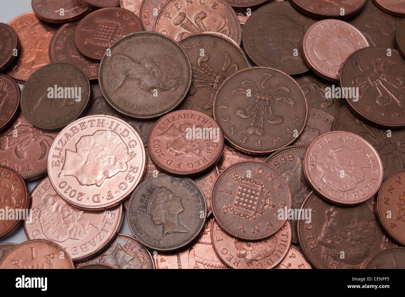 Haufen von UK Geld, Kupfermünzen, einschließlich eins und zwei-Cent-Stücke Stockfoto