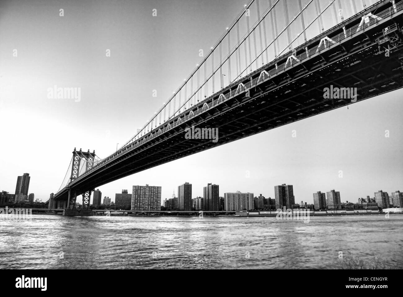 Manhattan Bridge führt zu Lower Manhattan aus Brooklyn, New York Stockfoto