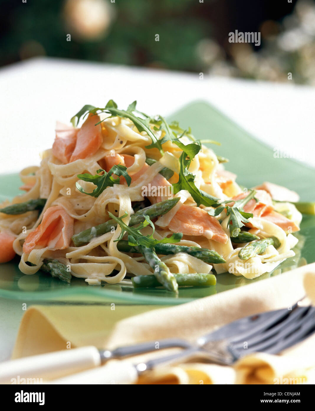 Fettuccine Lachs, Spargel und Zitronen Nudeln und Lachs sind perfekte ... Fettuccine Lachs, Spargel und Zitronen Nudeln und Lachs sind perfekte ...