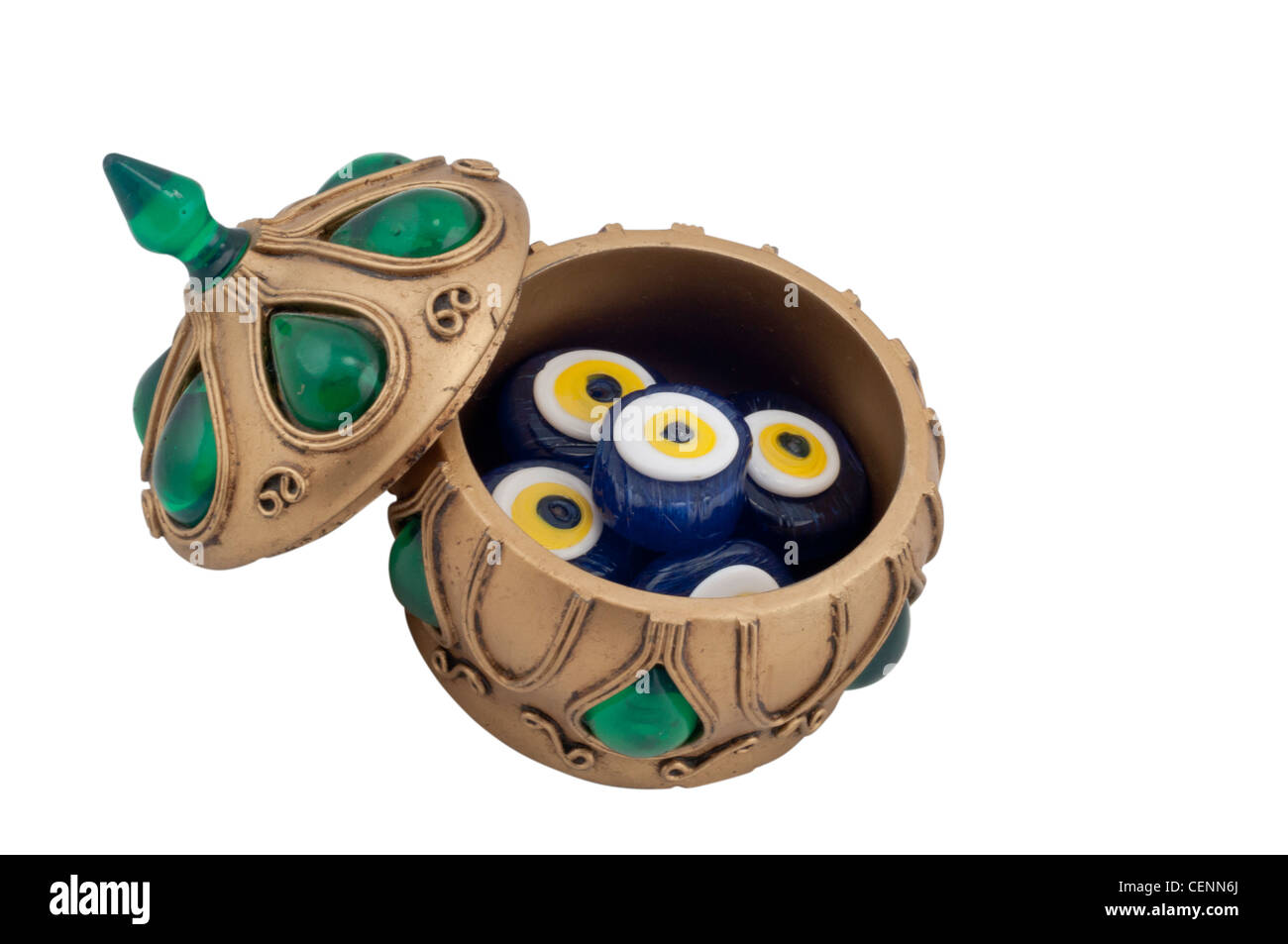 Dekorative Schmuckdose mit bösen Augenperlen – traditionelles türkisches Souvenir Stockfoto