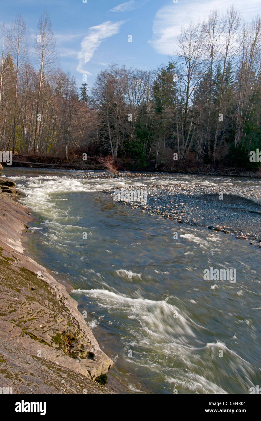 Schnell fließenden Gewässern der Englishman River Parksville Vancouver Island British Columbia Kanada Nordamerika.  SCO 8022 Stockfoto