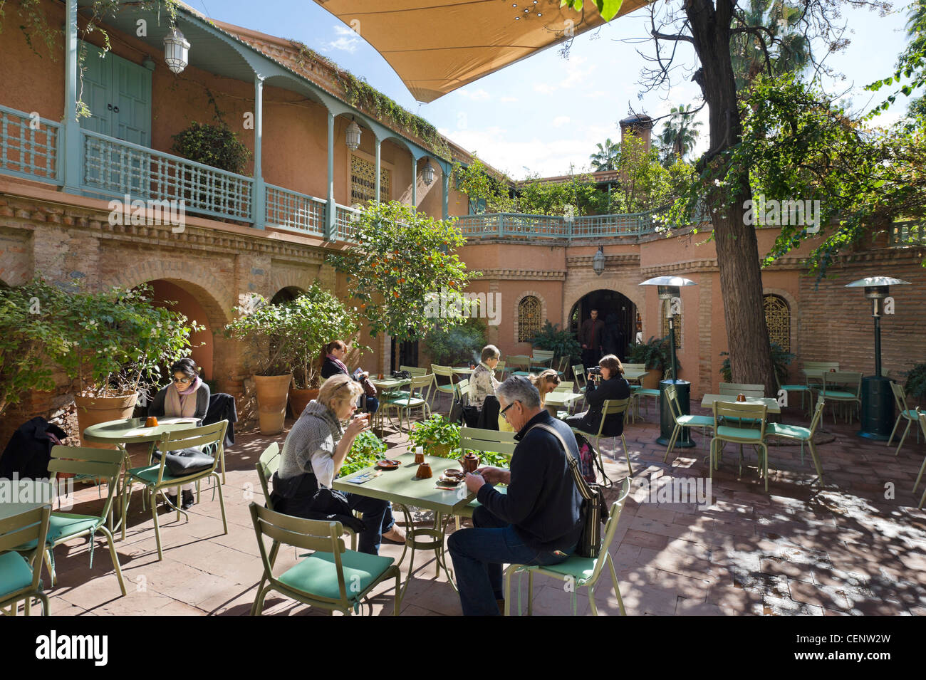 Terrasse des Cafes im Jardin Majorelle (Majorelle Garten), Marrakesch, Marokko, Nordafrika Stockfoto