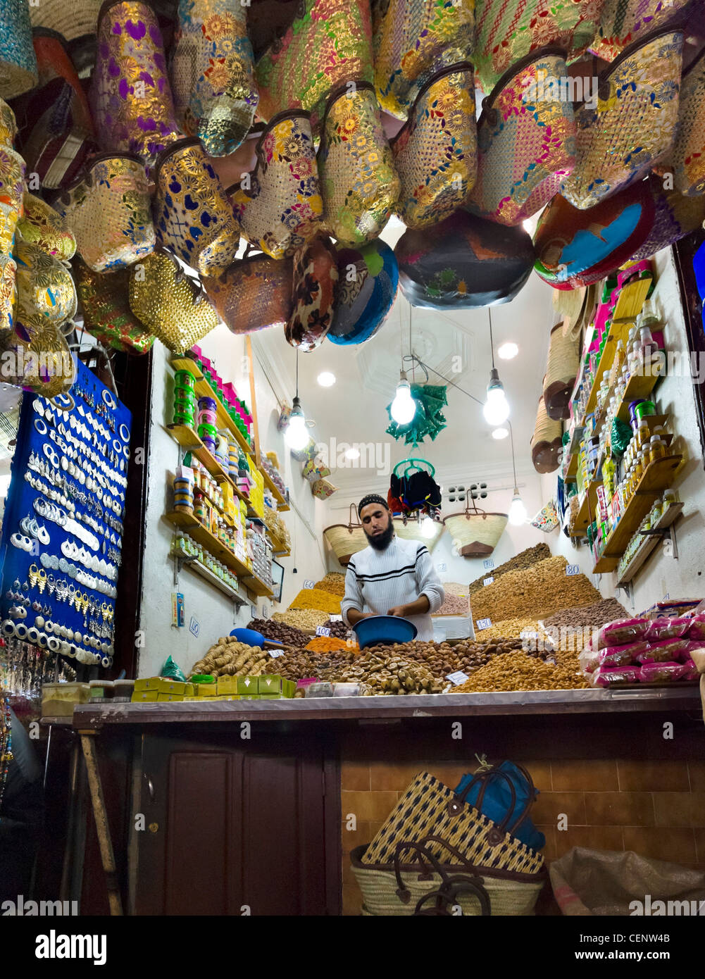 Getrockneten Früchten und Nüssen stall auf Rue Souk Smarine in den Souks, Medina, Marrakesch, Marokko, Nordafrika Stockfoto