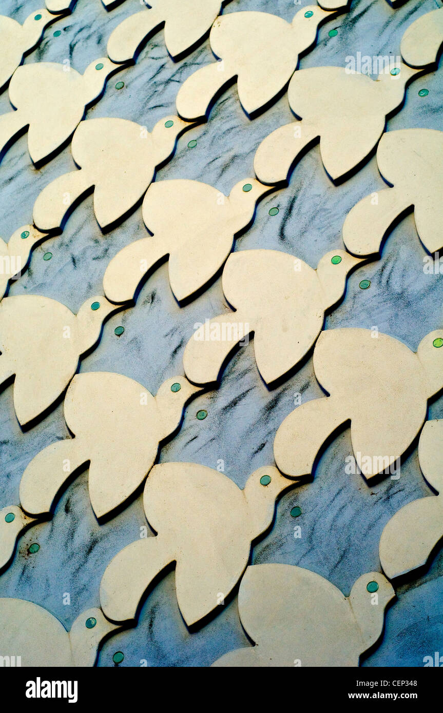identische Vögel Wand mit Hilfe von Hintergrund Stockfoto