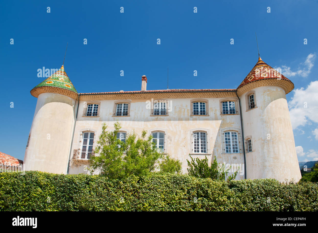 Bunte Schloss mit speziellen Dächer in den Towers in Aiguines, Haute Provence in Frankreich Stockfoto