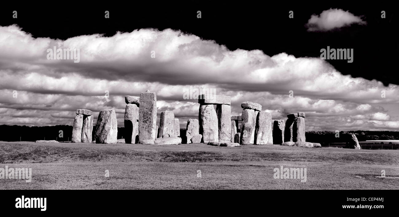 Panorama schwarz-weiß-Aufnahme von Stonehenge in England in einem Ansel Adams Stil getan Stockfoto