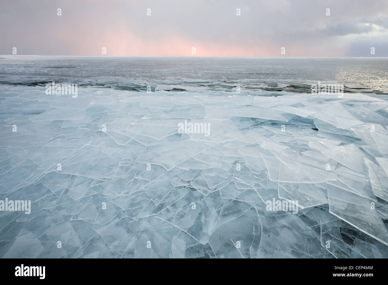 Eisbrocken am Lake Superior; Grand Portage Minnesota Vereinigte Staaten von Amerika Stockfoto