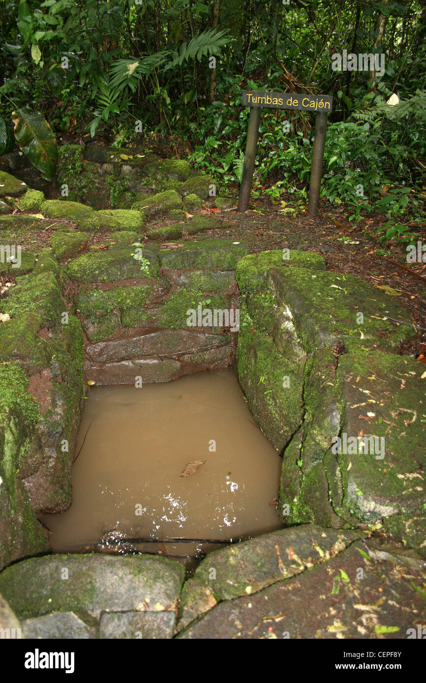 Gräber, bekannt als die "Tumbas de Cajon," Guayabo Ausgrabungsstätte, Costa Rica Stockfoto