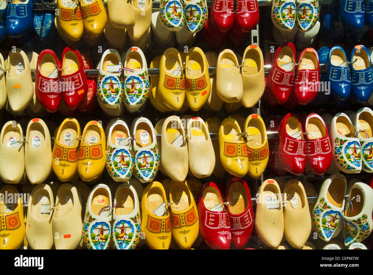 Traditionellen Holzschuhe Souvenir Shop Fenster Amsterdam Niederlande