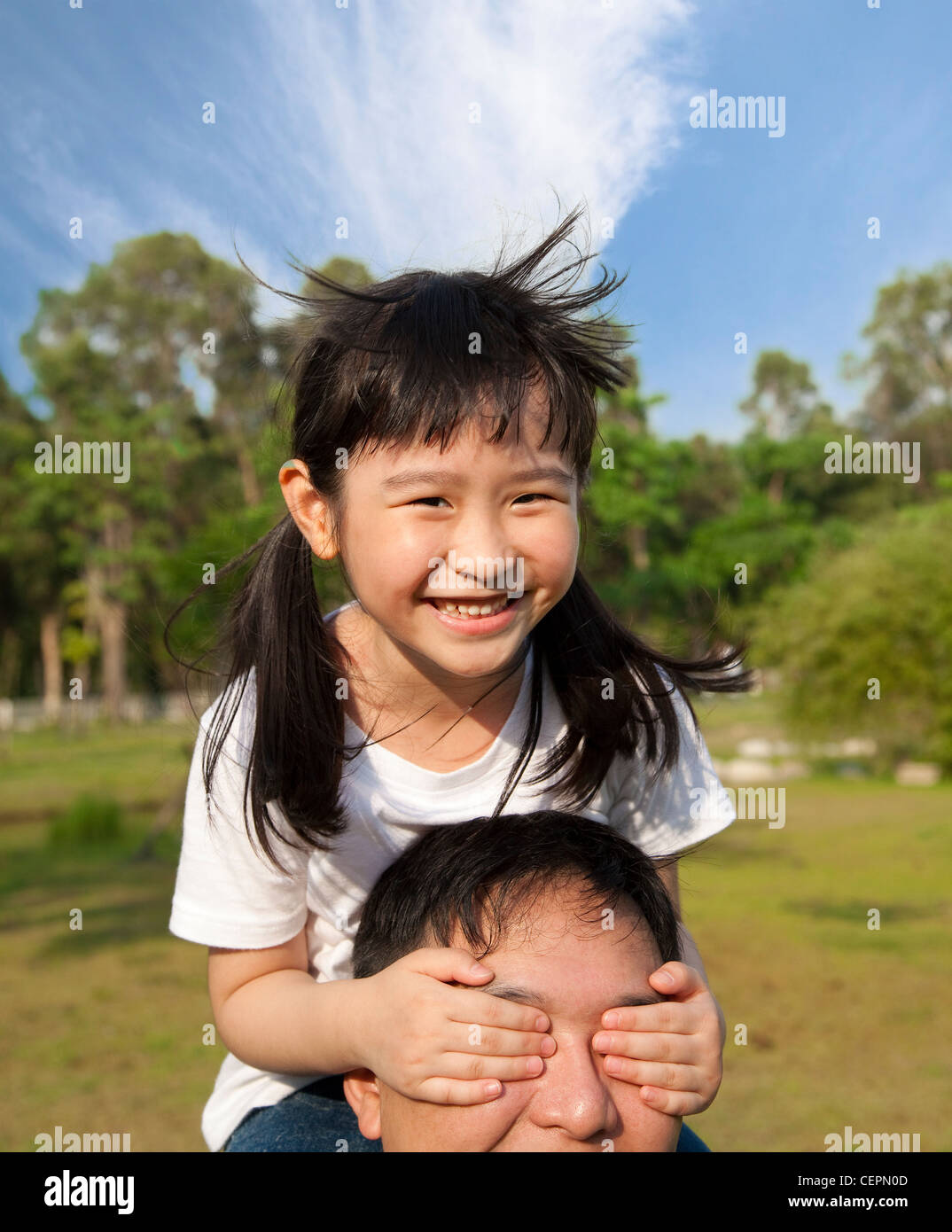 schöne kleine Mädchen und ihr Vater Stockfoto