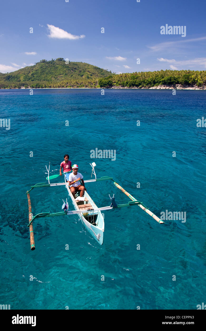 Ureinwohner von Halmahera im Ausleger, Molukken, Indonesien Stockfoto